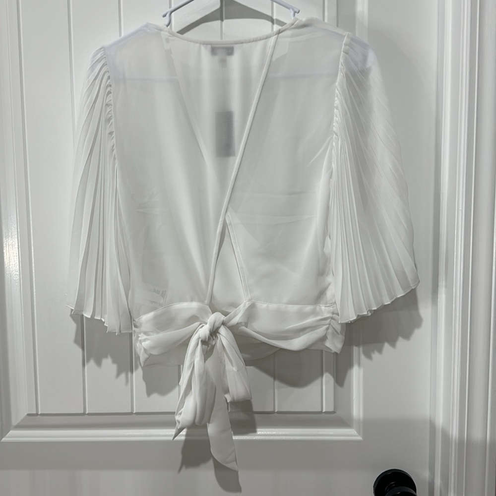 NWT Express Top - Picture 3 of 3